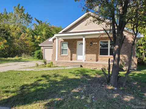 93 E Savannah St, Highland Park, MI 48203
