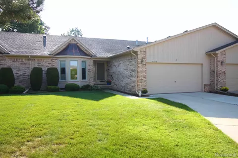 41206 Fortuna Dr E, Clinton Township, MI 48038