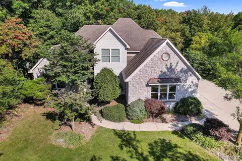 785 W Castlebury Cir, Saline, MI 48176