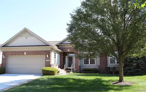 24147 Grand Traverse Ave, Flat Rock, MI 48134