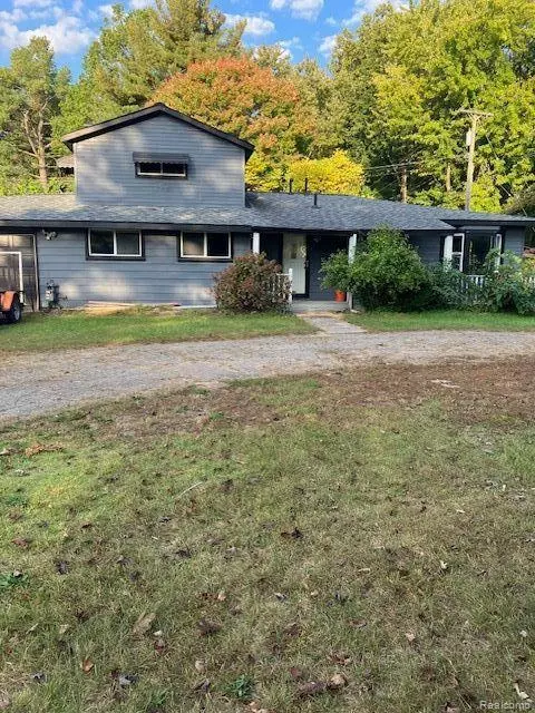 24648 Struin Rd, Brownstown, MI 48134