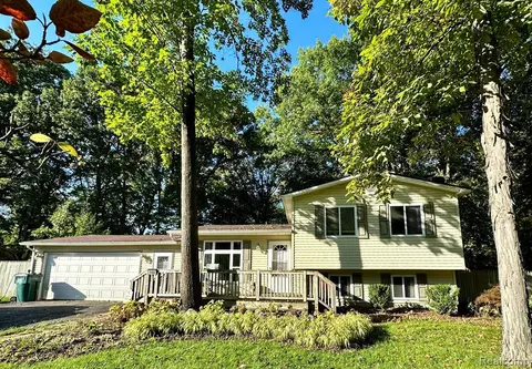 5188 Winchester Pass Rd, Lapeer, MI 48446