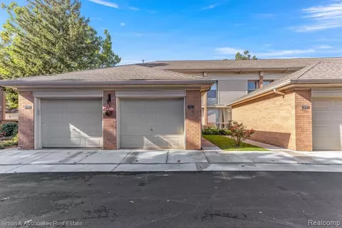 1043 Trevor Pl, Detroit, MI 48207