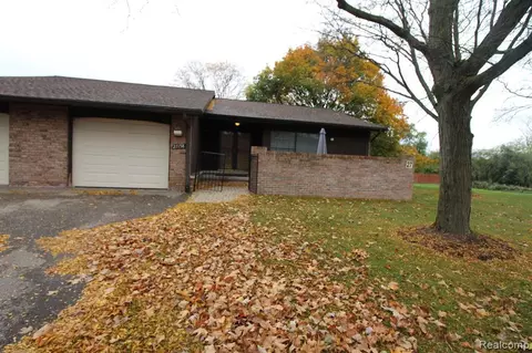 27158 Cumberland, Southfield, MI 48033