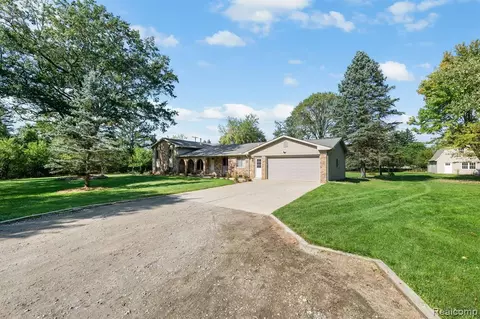 1255 E Buell Rd, Rochester, MI 48306
