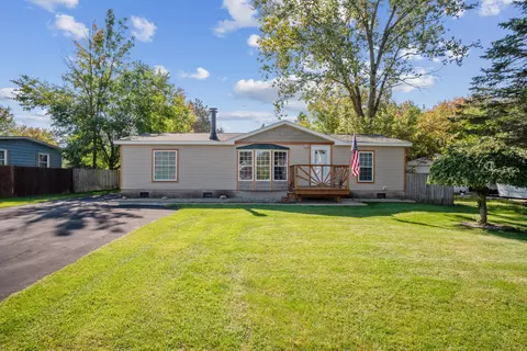 5836 Iroquois Dr, Genoa, MI 48843