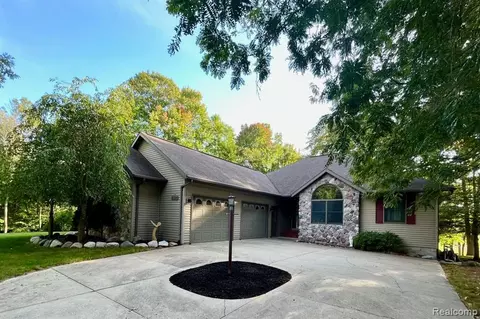 9326 E Circle Dr, Stanwood, MI 49346