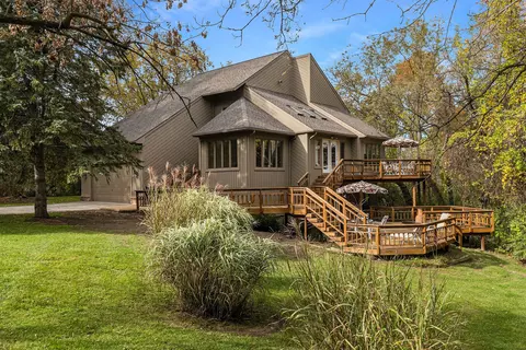 4290 Perryville Rd, Groveland, MI 48462