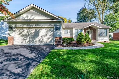 21576 Ruth St, Farmington Hills, MI 48336