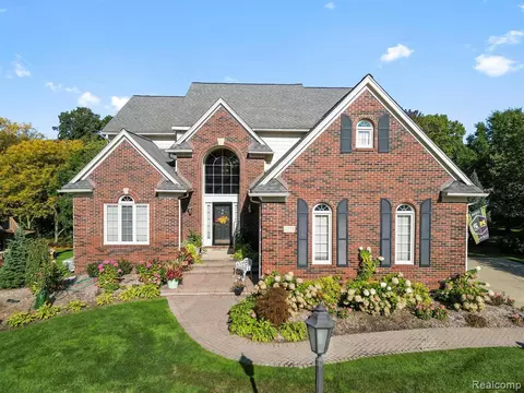 3779 Greenwood Dr, Rochester Hills, MI 48309