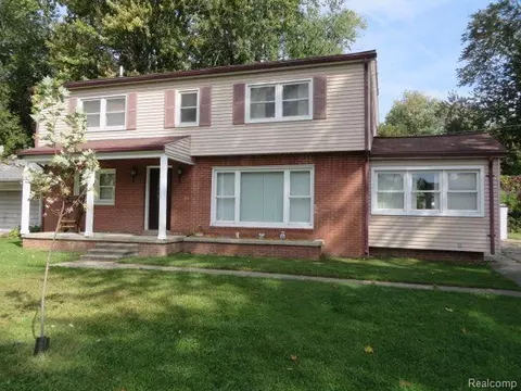 27865 Ponchartrain St, Harrison Township, MI 48045