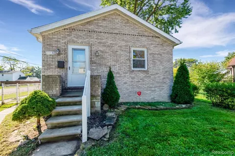 11803 Grant St, Riverview, MI 48193
