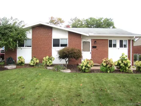 15046 Hix St, Livonia, MI 48154