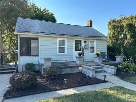 8255 Fenton St, Dearborn Heights, MI 48127