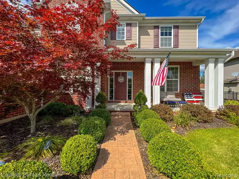 1929 Hazel Nut Ln, Troy, MI 48085