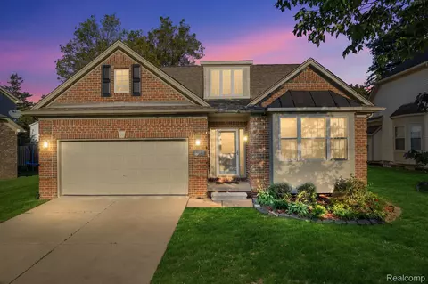 524 Brady Ln, Pontiac, MI 48342