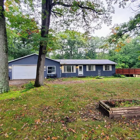4724 Zemmer Rd, Oregon, MI 48421