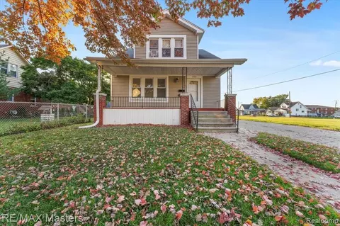 1026 2nd St, Wyandotte, MI 48192