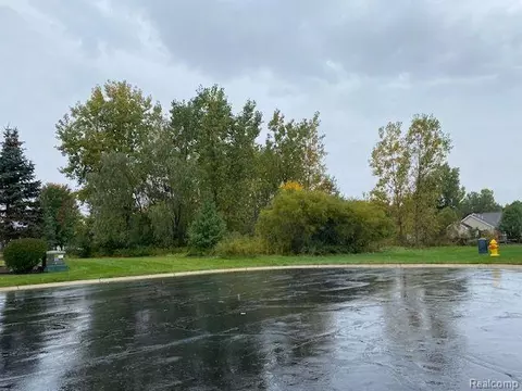 7105 Woods West Dr, Clayton, MI 48433 photo 3