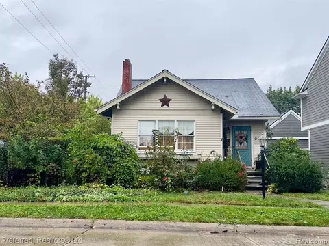 992 Palmer St, Plymouth, MI 48170