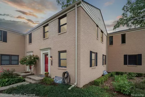 1975 Graefield Rd 31 B Rd #31, Birmingham, MI 48009