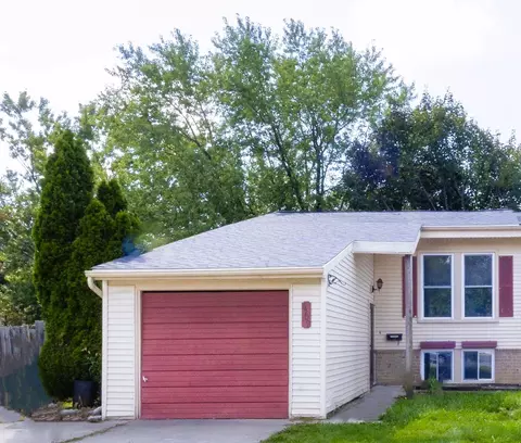 6709 Foxthorn Rd, Canton, MI 48187