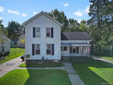 35 Hubbard St, Mount Clemens, MI 48043