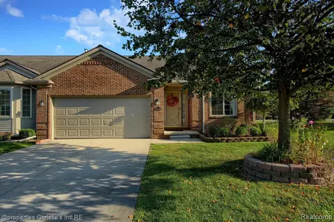 50416 Kayla Dr, New Baltimore, MI 48047