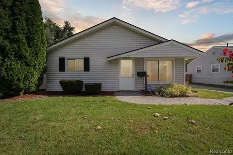 8065 Dudley St, Taylor, MI 48180