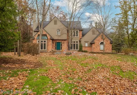 6238 Mission Dr, West Bloomfield, MI 48324