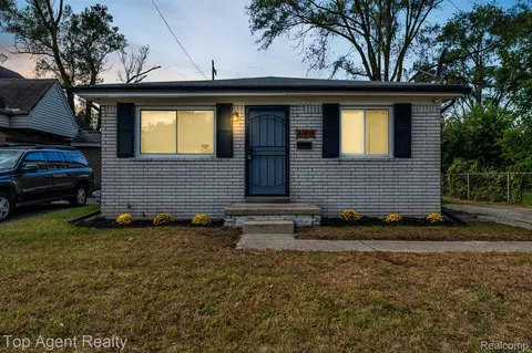 20843 Parkside Blvd, Royal Oak, MI 48220