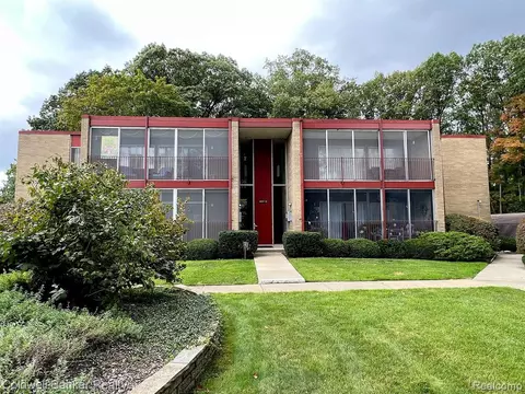 16549 Middlebelt Rd #31 - DOOR 7, Livonia, MI 48154