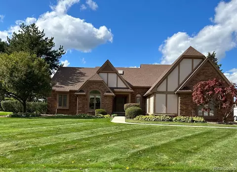 13581 Westbrook Rd, Plymouth, MI 48170