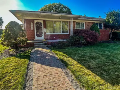 17840 Smith St, Riverview, MI 48193