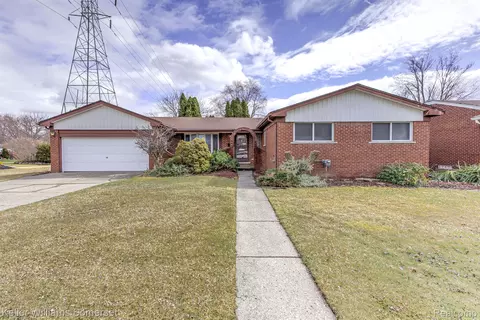 31130 Roan Dr, Warren, MI 48093