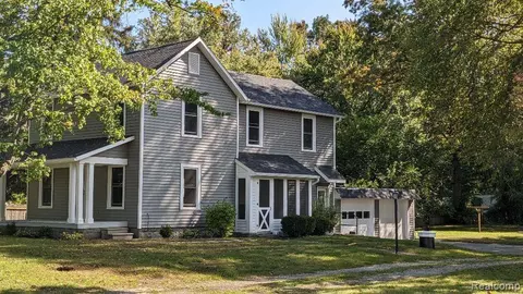 813 W Dean Rd, Temperance, MI 48182