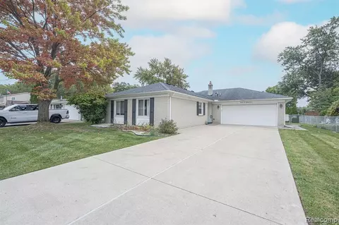 16287 Camden St, Woodhaven, MI 48183