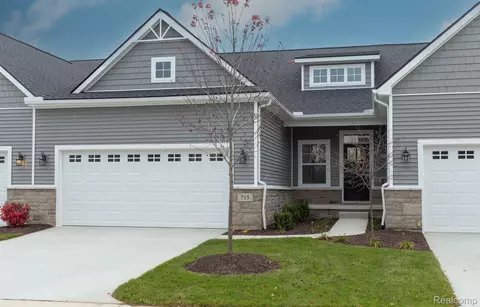 715 Arcadia Ln #96, White Lake, MI 48386