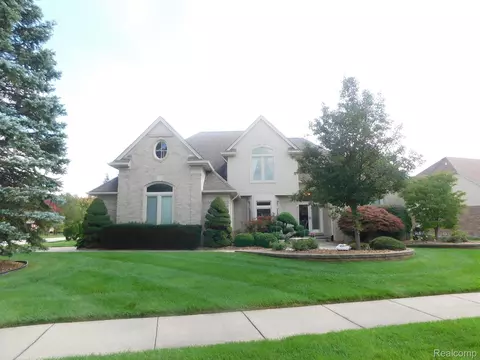 43648 Hoptree Dr, Sterling Heights, MI 48314