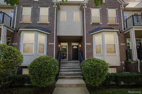 674 Superior Pkwy #308, Westland, MI 48185