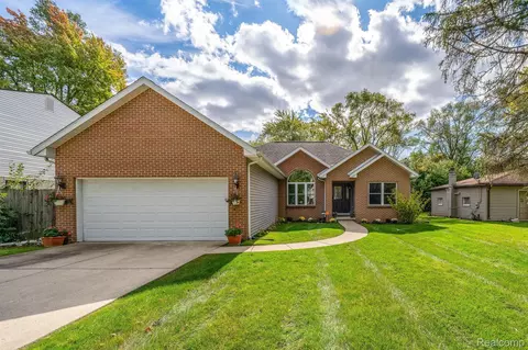 17359 Silver Maple St, Southfield, MI 48075