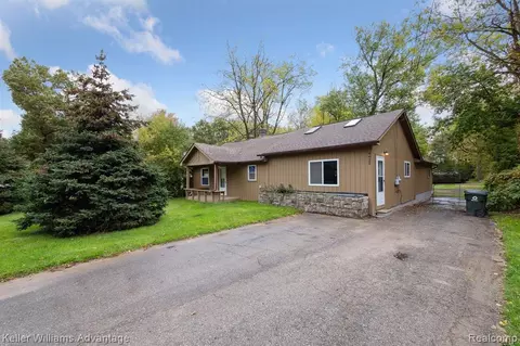 4625 Jamm Rd, Lake Orion, MI 48359