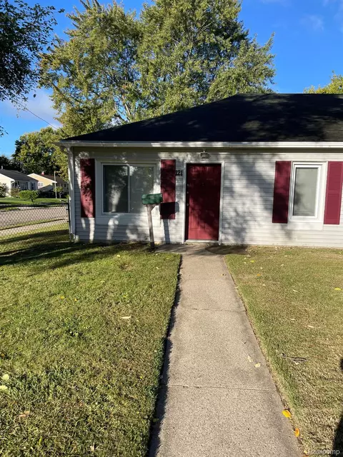 121 N Tilden Ave, Waterford, MI 48328