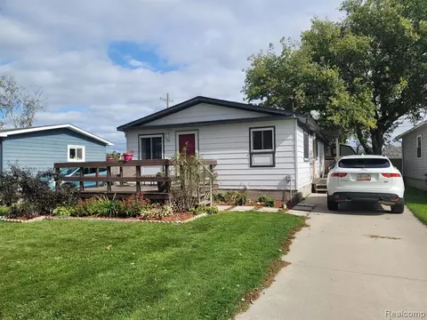 2718 15th Ave, Port Huron, MI 48060