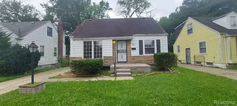 19194 Kingsville St, Harper Woods, MI 48225