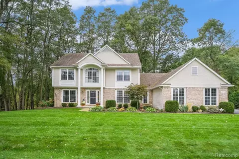8168 Kimble Dr, Pinckney, MI 48169