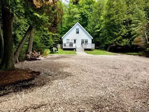 1436 W Pines Trl, Bois Blanc, MI 49775