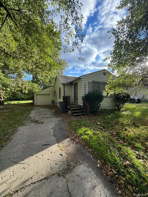 20800 Mckishnie St, Clinton Township, MI 48035
