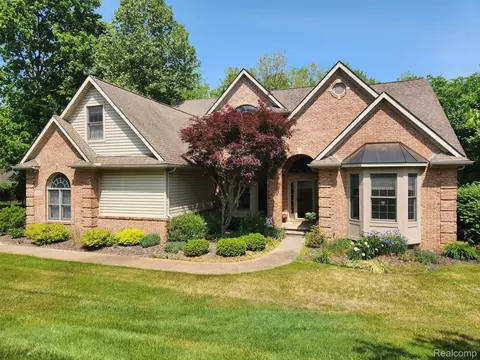 4725 Caroga Dr, Pinckney, MI 48169