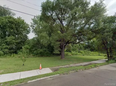 2568 Alter Rd, Detroit, MI 48215
